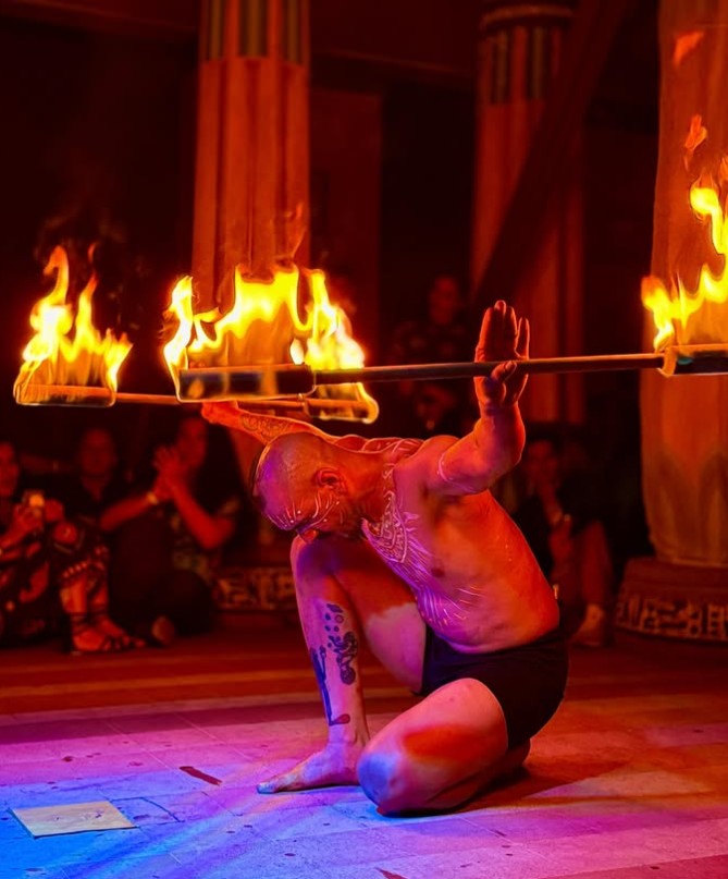 Alfonso Leongomez — Fire Show